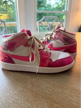 Nike Air Jordan 1 Mid Pink Girls Sz 3Y DV1748-606 Youth Retro Basketball Shoes